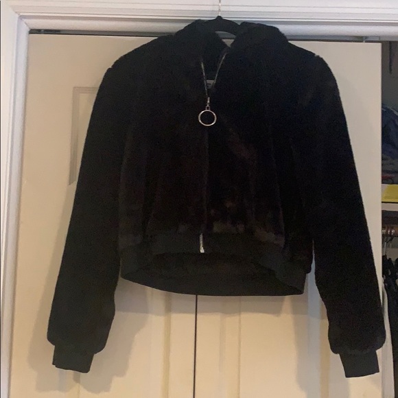 Revolve faux fur cropped jacket - Picture 6 of 7